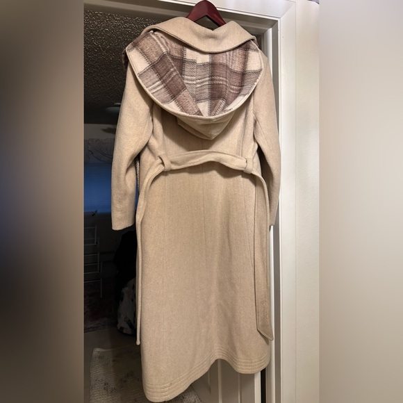 Vintage Women's Wool Trench Coat with removable Hood and Scarf - Picture 5 of 16